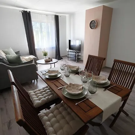 Centre Home, Private Parking * Reval